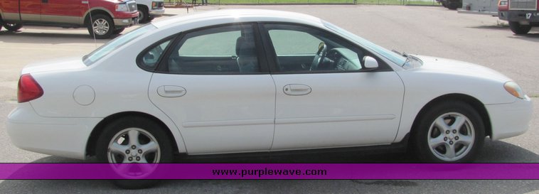 image for item 6068 2002 Ford Tarus