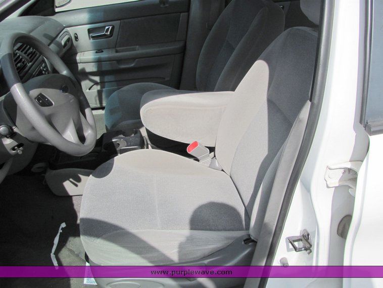 image for item 6068 2002 Ford Tarus