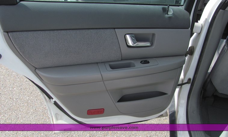 image for item 6068 2002 Ford Tarus