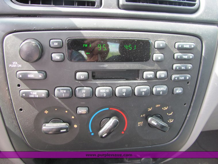 image for item 6068 2002 Ford Tarus