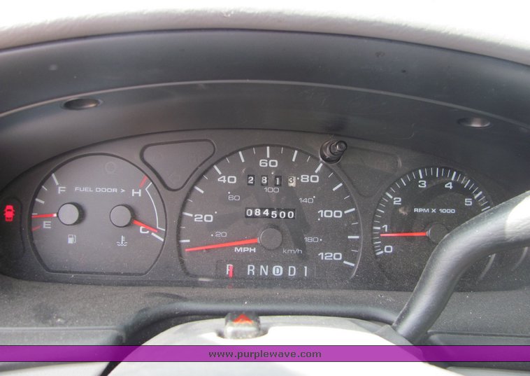 image for item 6068 2002 Ford Tarus