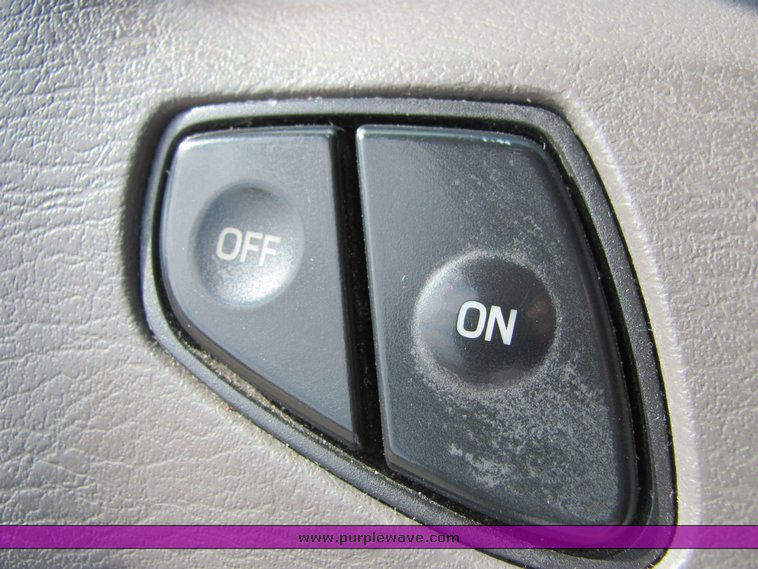 image for item 6068 2002 Ford Tarus