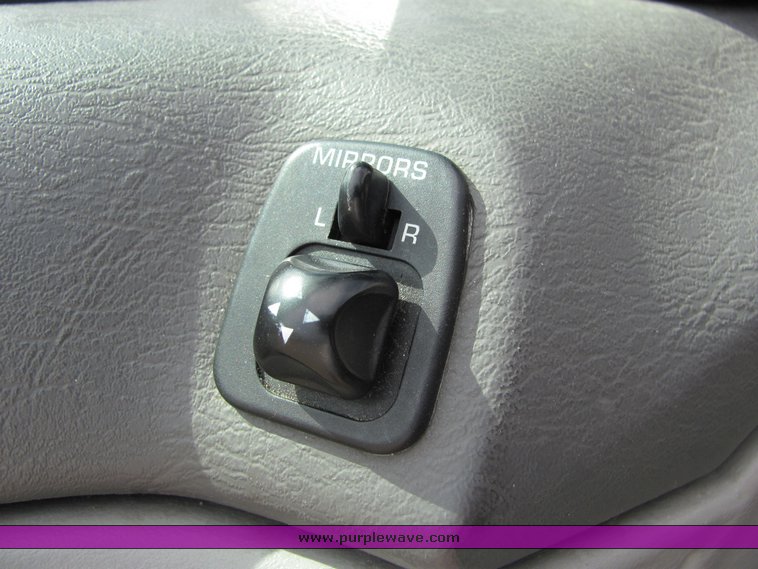 image for item 6068 2002 Ford Tarus