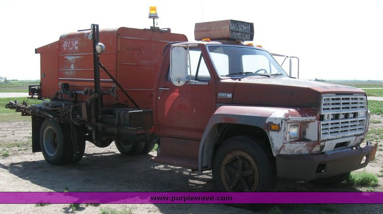 image for item 6798 1981 Ford F600