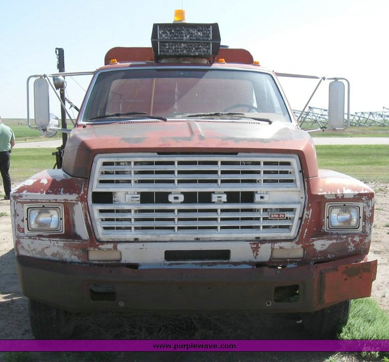 image for item 6798 1981 Ford F600