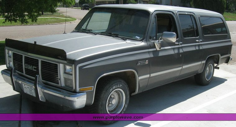 image for item 6799 1988 GMC R1500 Suburban
