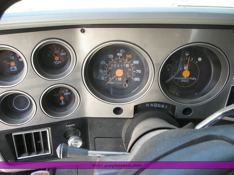 image for item 6799 1988 GMC R1500 Suburban