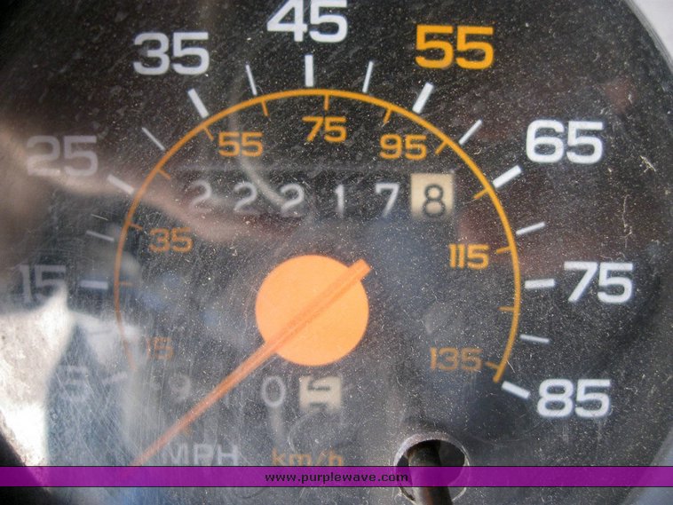 image for item 6799 1988 GMC R1500 Suburban