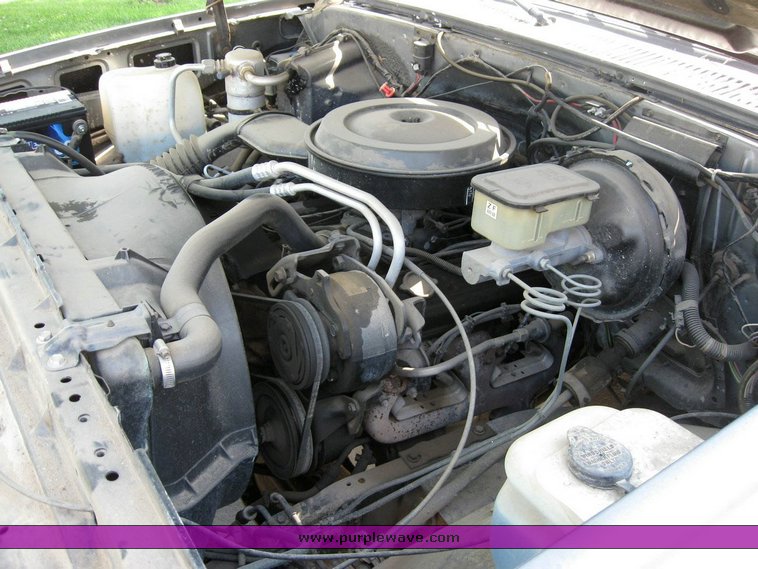 image for item 6799 1988 GMC R1500 Suburban