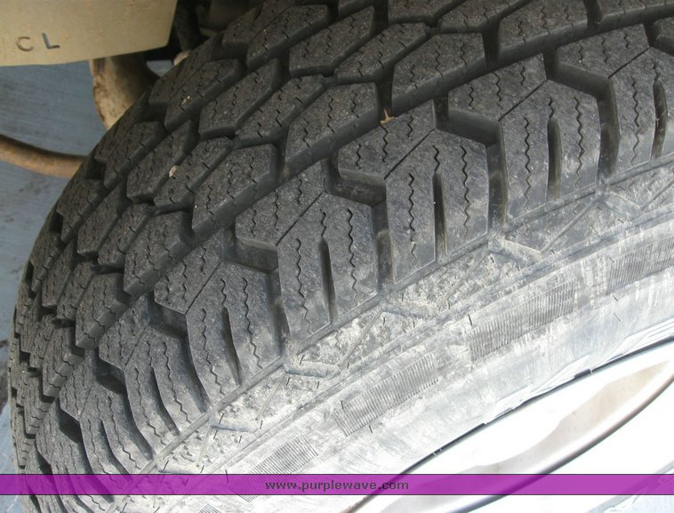 image for item 6799 1988 GMC R1500 Suburban