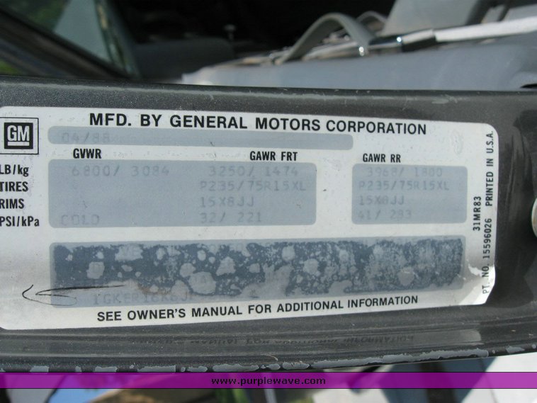 image for item 6799 1988 GMC R1500 Suburban