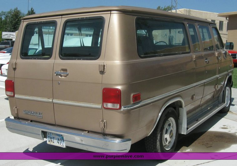 image for item 6800 1988 Chevrolet Sportvan C30
