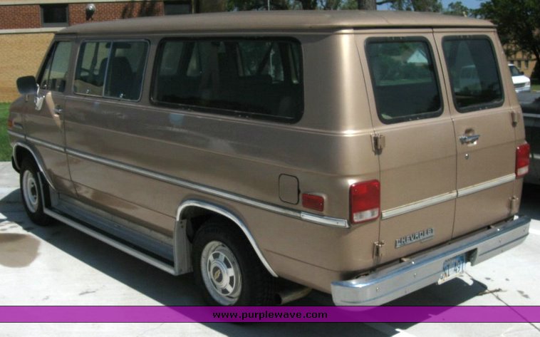 image for item 6800 1988 Chevrolet Sportvan C30