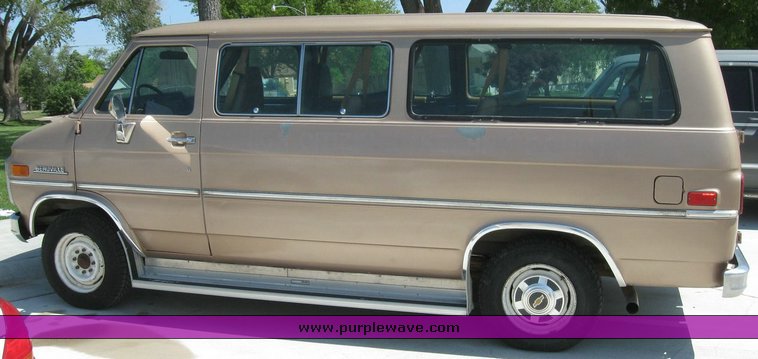 image for item 6800 1988 Chevrolet Sportvan C30
