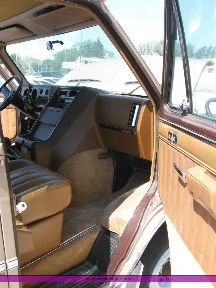image for item 6800 1988 Chevrolet Sportvan C30