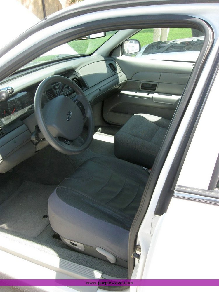 image for item 6801 2005 Ford Crown Victoria Police Intercepter