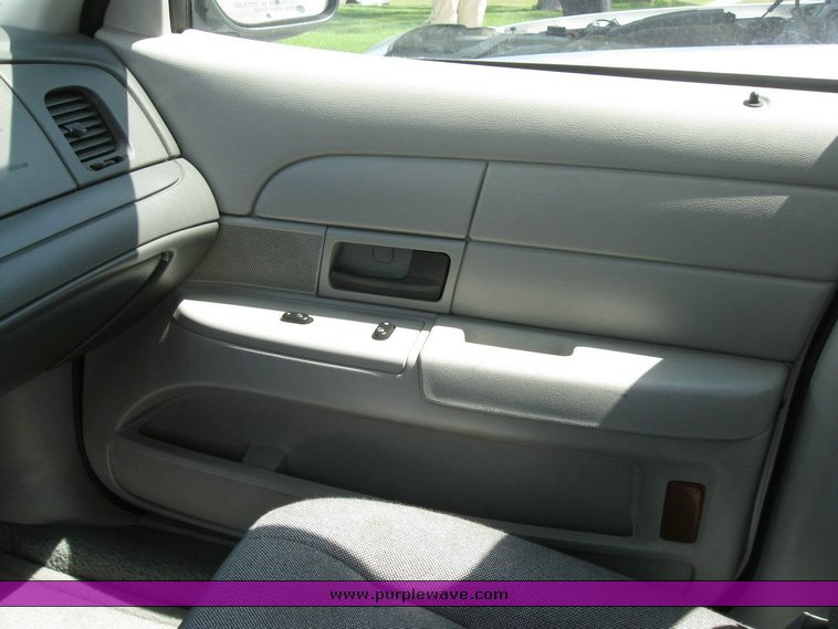 image for item 6801 2005 Ford Crown Victoria Police Intercepter