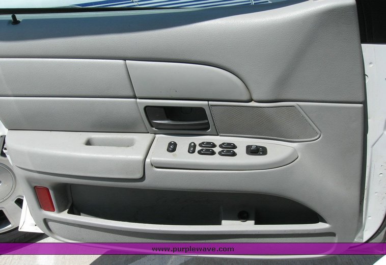 image for item 6801 2005 Ford Crown Victoria Police Intercepter