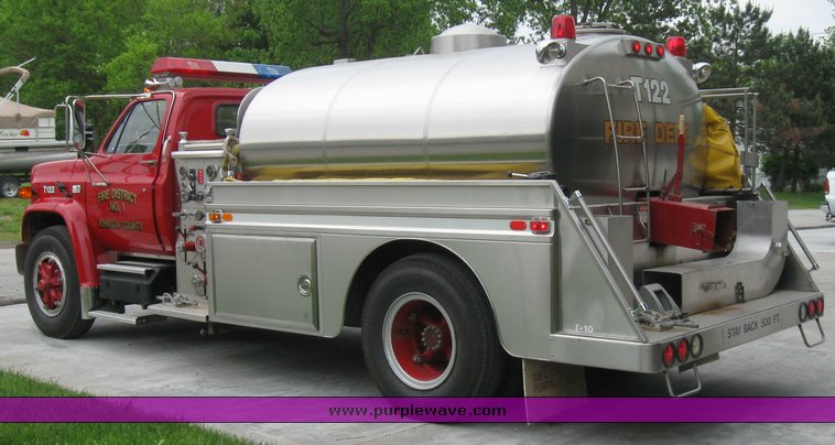 image for item 7299 1988 Chevrolet 70 tanker truck