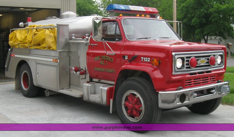image for item 7299 1988 Chevrolet 70 tanker truck