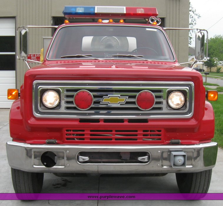 image for item 7299 1988 Chevrolet 70 tanker truck