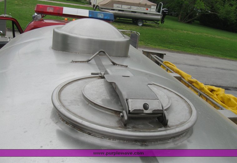 image for item 7299 1988 Chevrolet 70 tanker truck