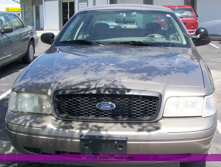 image for item 8497 2005 Ford Crown Victoria Police Interceptor