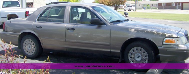 image for item 8497 2005 Ford Crown Victoria Police Interceptor