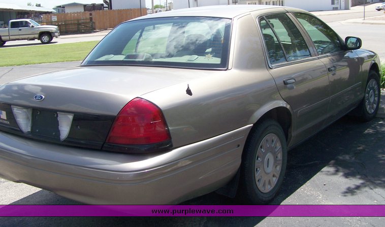 image for item 8497 2005 Ford Crown Victoria Police Interceptor