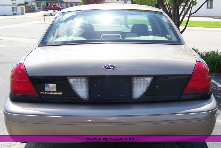 image for item 8497 2005 Ford Crown Victoria Police Interceptor