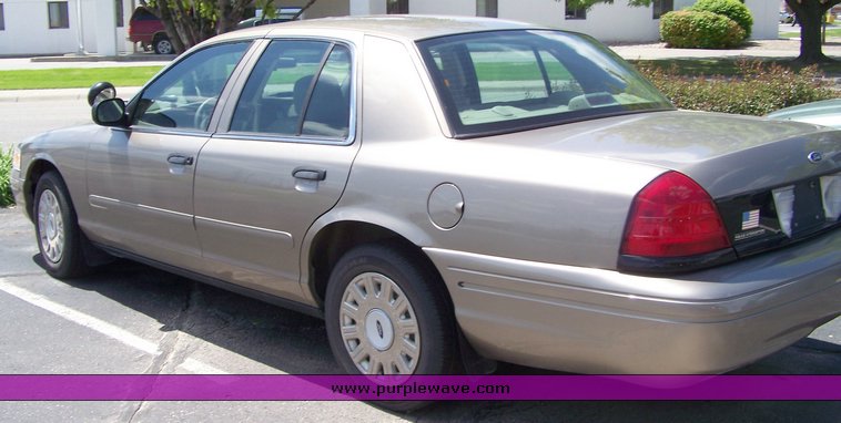 image for item 8497 2005 Ford Crown Victoria Police Interceptor