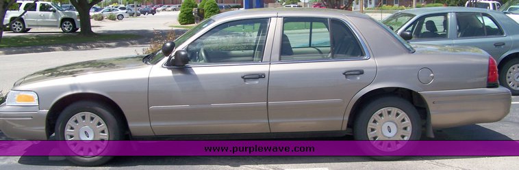 image for item 8497 2005 Ford Crown Victoria Police Interceptor