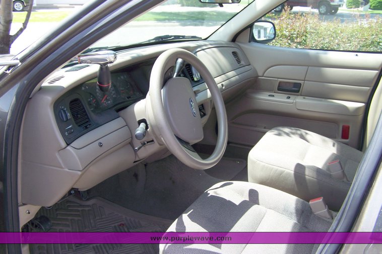 image for item 8497 2005 Ford Crown Victoria Police Interceptor