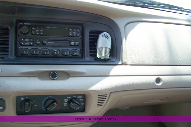 image for item 8497 2005 Ford Crown Victoria Police Interceptor