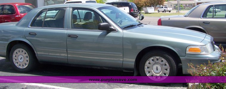 image for item 8498 2005 Ford Crown Victoria Police Interceptor