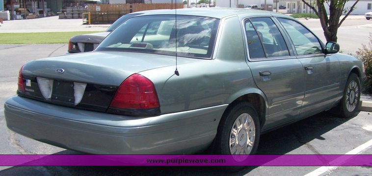 image for item 8498 2005 Ford Crown Victoria Police Interceptor