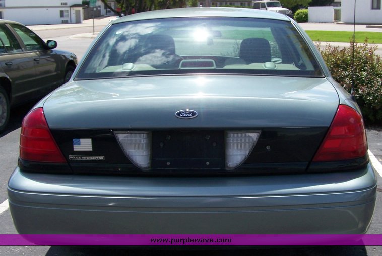 image for item 8498 2005 Ford Crown Victoria Police Interceptor