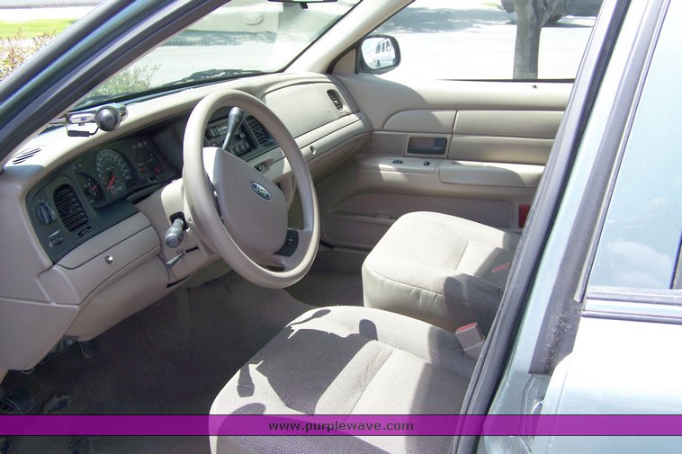 image for item 8498 2005 Ford Crown Victoria Police Interceptor