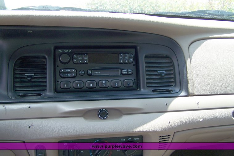 image for item 8498 2005 Ford Crown Victoria Police Interceptor