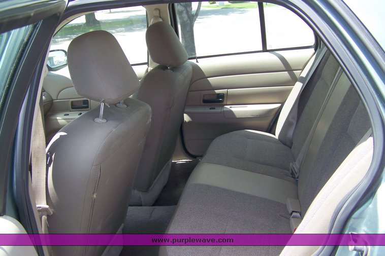 image for item 8498 2005 Ford Crown Victoria Police Interceptor