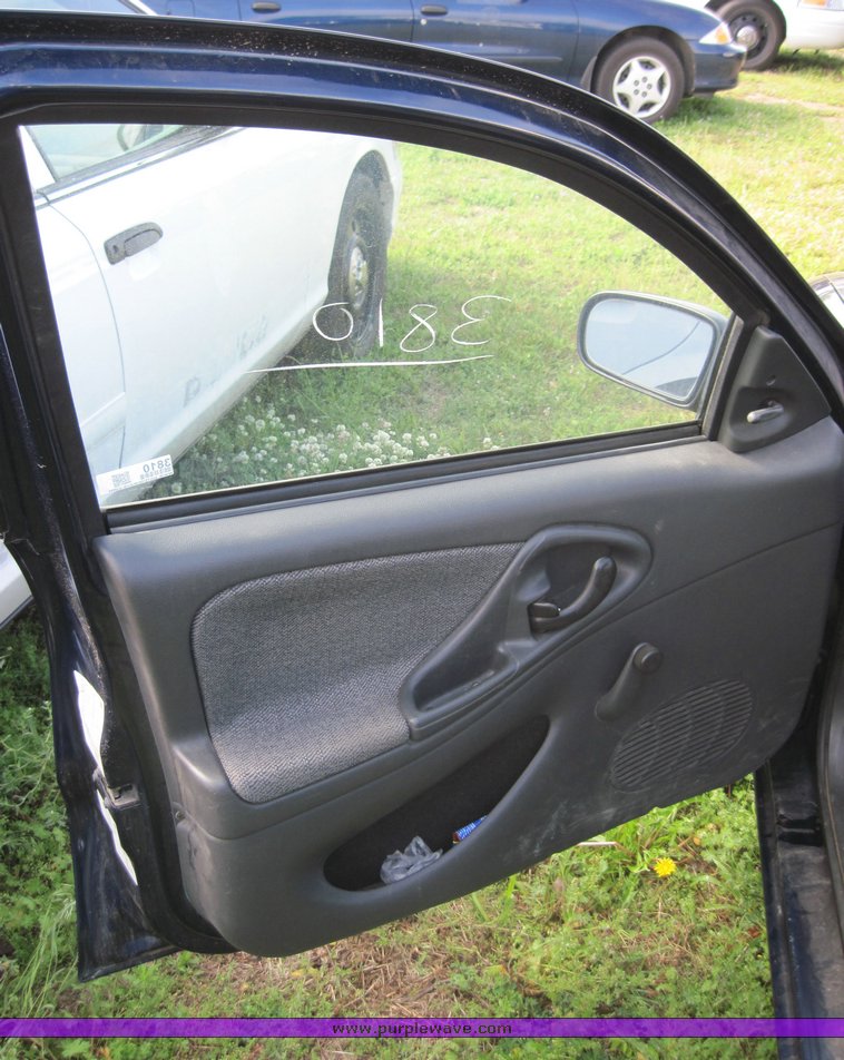 image for item 3810 2000 Chevrolet Cavalier