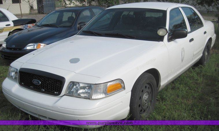 image for item 3811 2006 Ford Crown Victoria Police Interceptor
