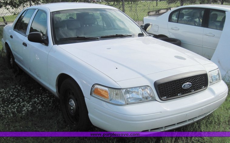 image for item 3811 2006 Ford Crown Victoria Police Interceptor