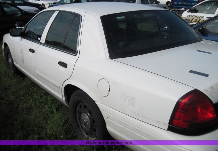 image for item 3811 2006 Ford Crown Victoria Police Interceptor