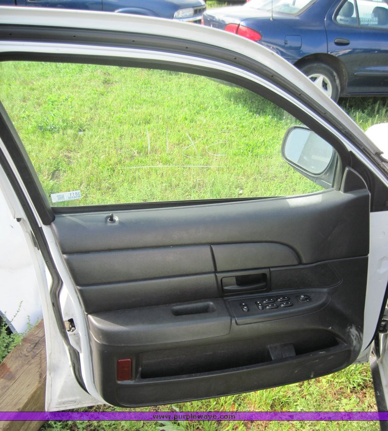 image for item 3811 2006 Ford Crown Victoria Police Interceptor