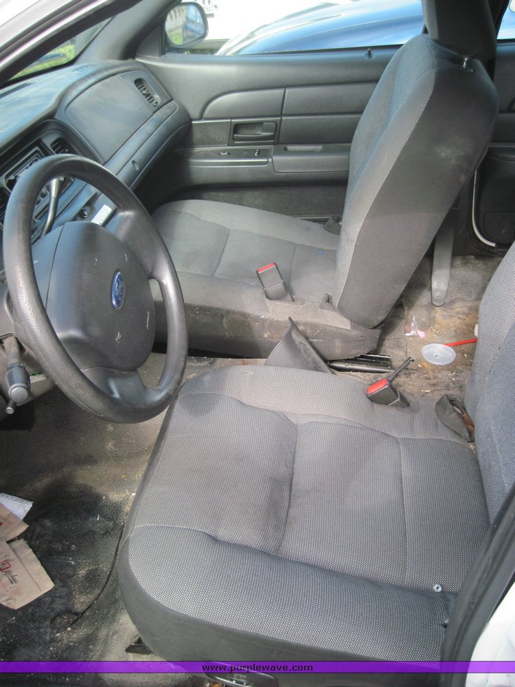 image for item 3811 2006 Ford Crown Victoria Police Interceptor