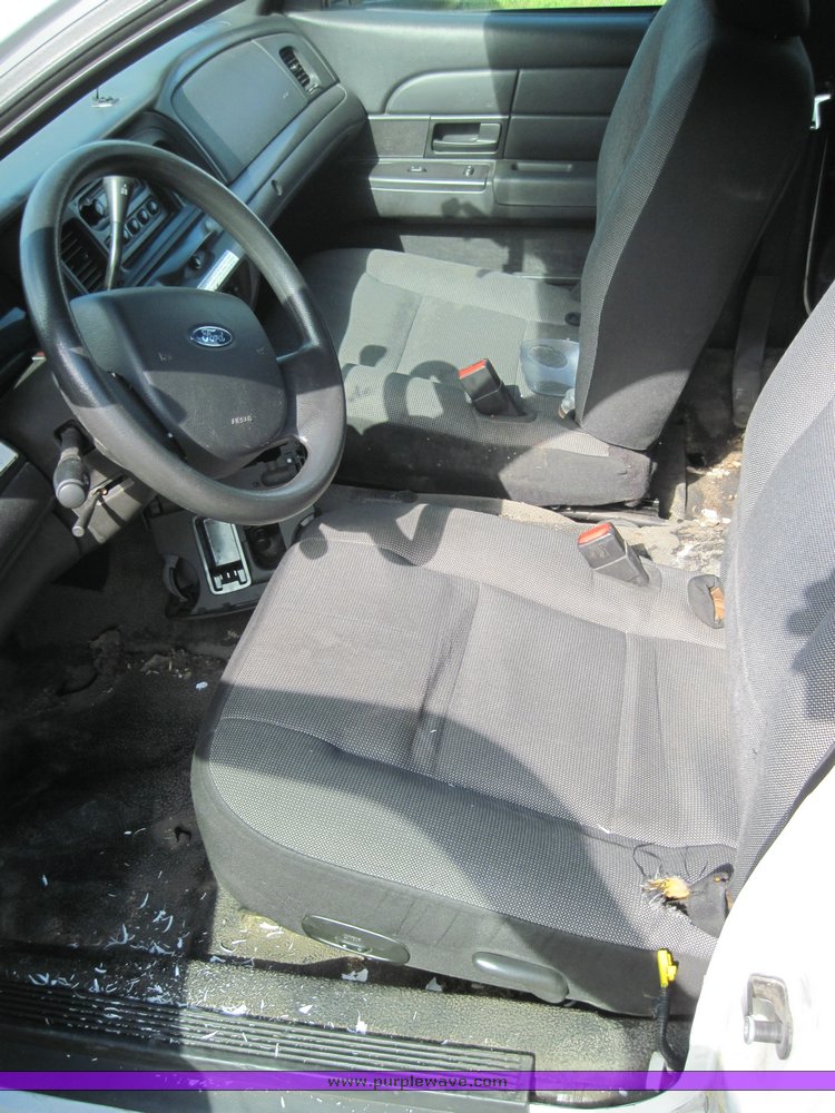 image for item 3813 2006 Ford Crown Victoria Police Interceptor