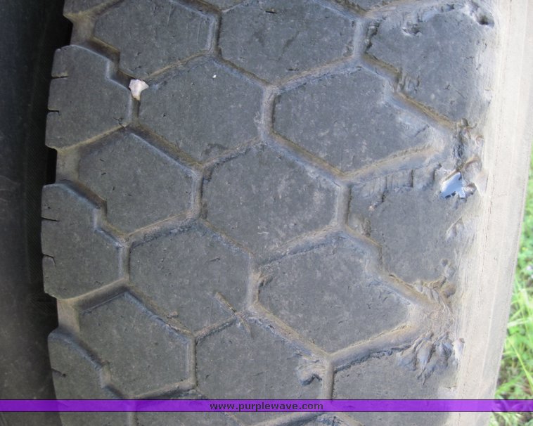 image for item 3814 2002 International 4700 dump truck