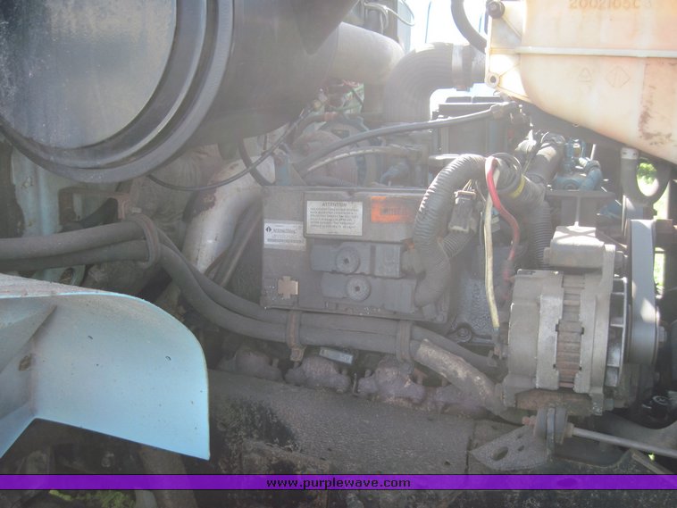 image for item 3814 2002 International 4700 dump truck