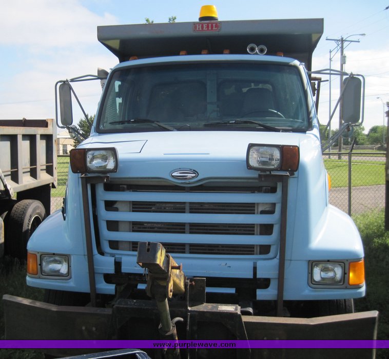 image for item 3815 1999 Sterling L8501 dump truck